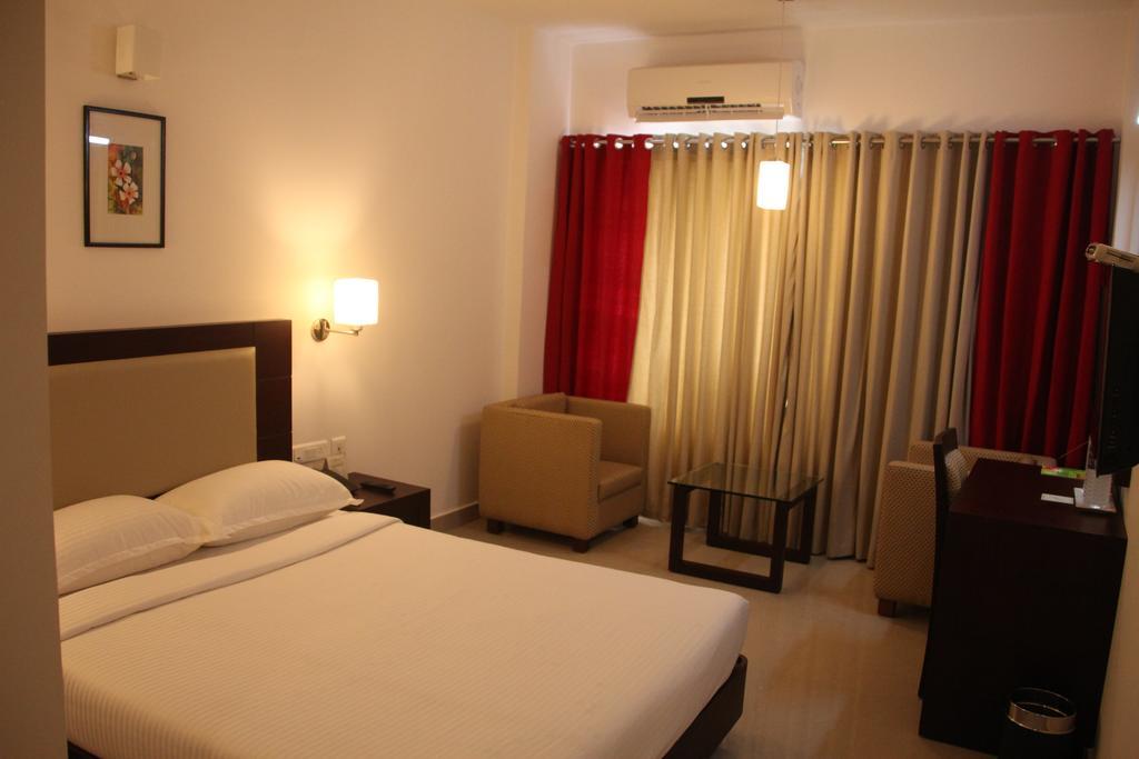 Hotel Hills Park Pathanamthitta Phòng bức ảnh